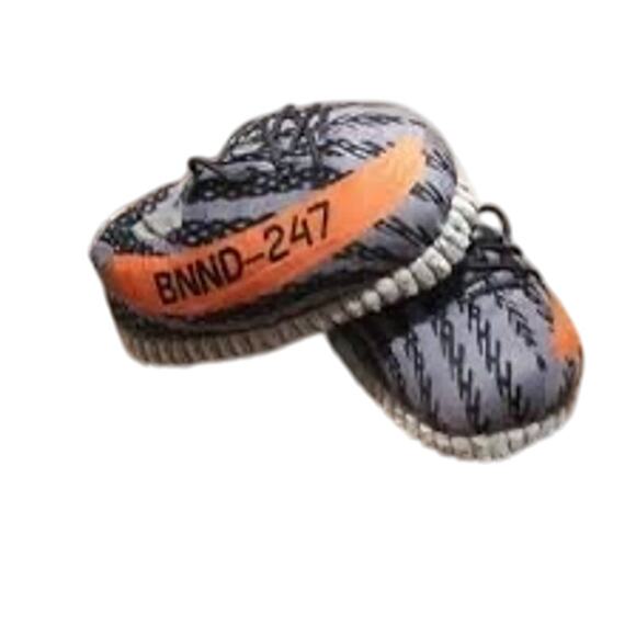 Yeezy Beluga Slippers - Picture 4 of 7